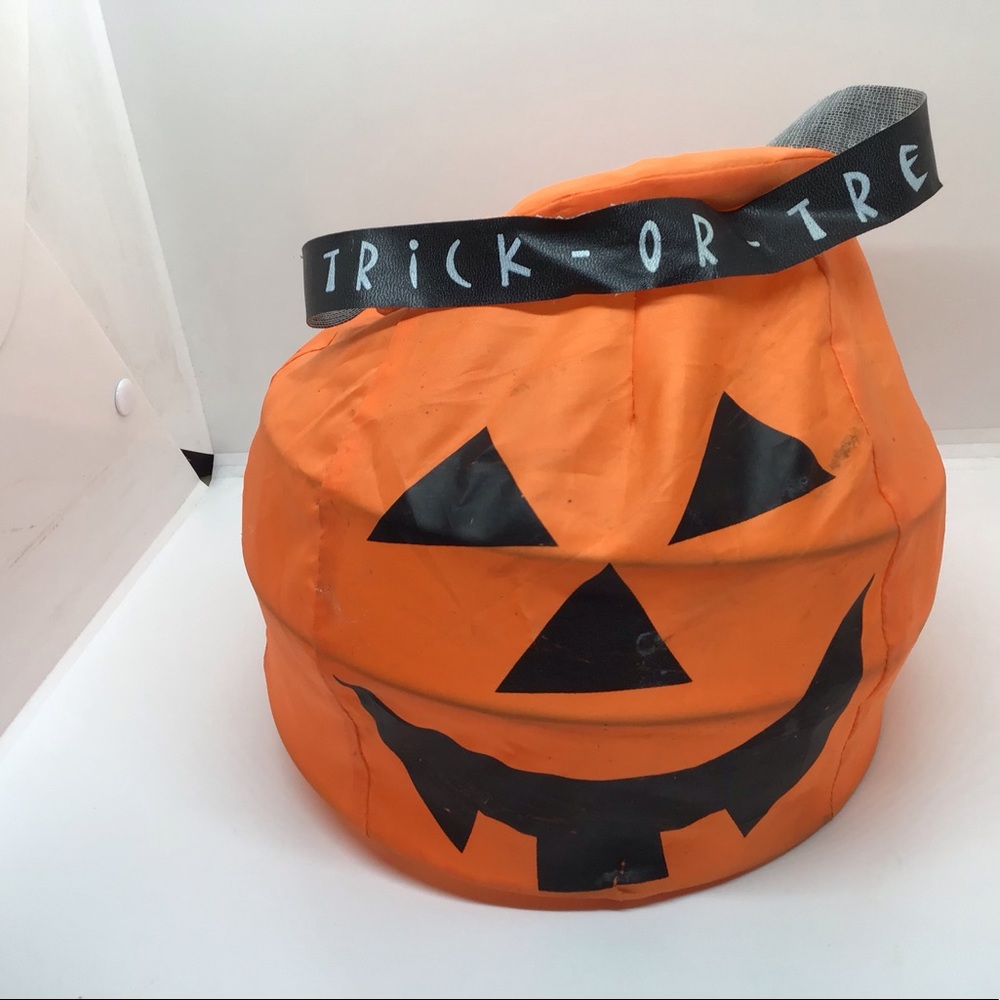 Pumpkin, Jack O Lantern candy carrier, holder, vintage, wire inside. pop up.